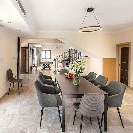 Villa Sunnyvillas: 4br Seafront Villa*private Pool*bw44 *